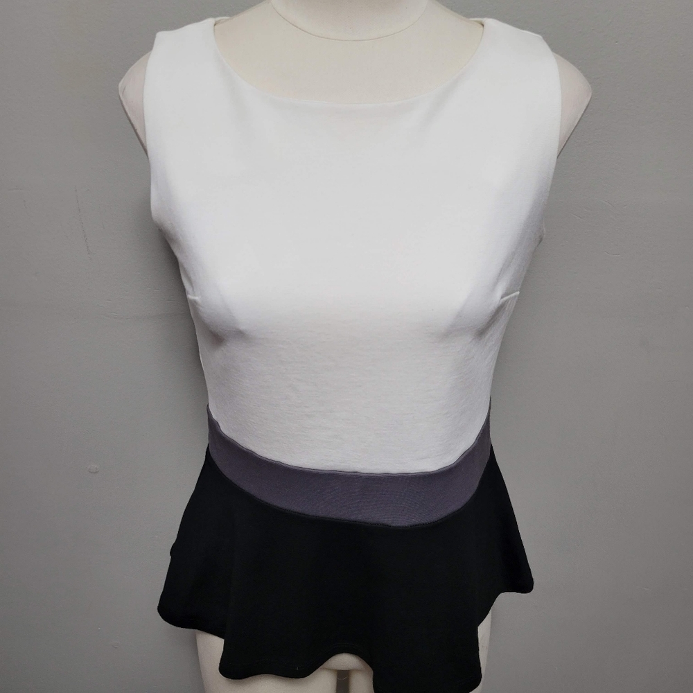 Smart Set ivory colorblock ponte peplum sleeveless blouse size medium